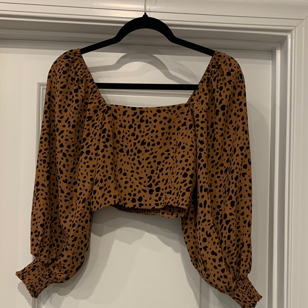 Leopard Print Women's Top smocked back  long sleeve s/ m. No brand